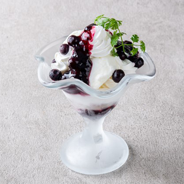 チーズアイスとブルーベリーのパフェ