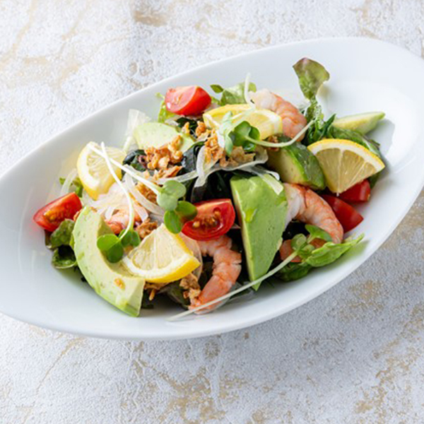 海老とアボカド海藻の和風サラダ